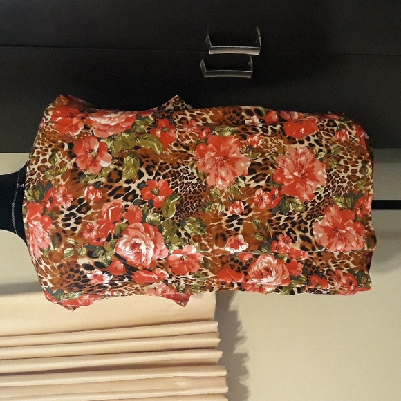 2/$18 American City Wear 3XL Cheetah and Pink Floral Top - Picture 5 of 11